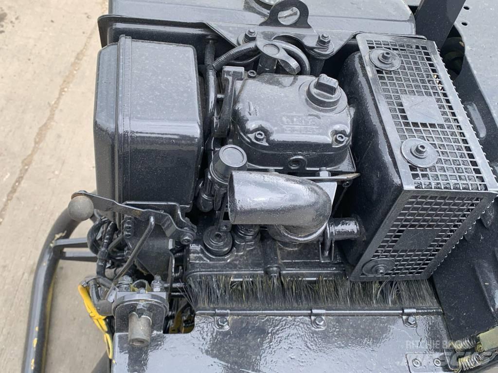 Mecalac MBR 71 Bogserande Vibratorvältar