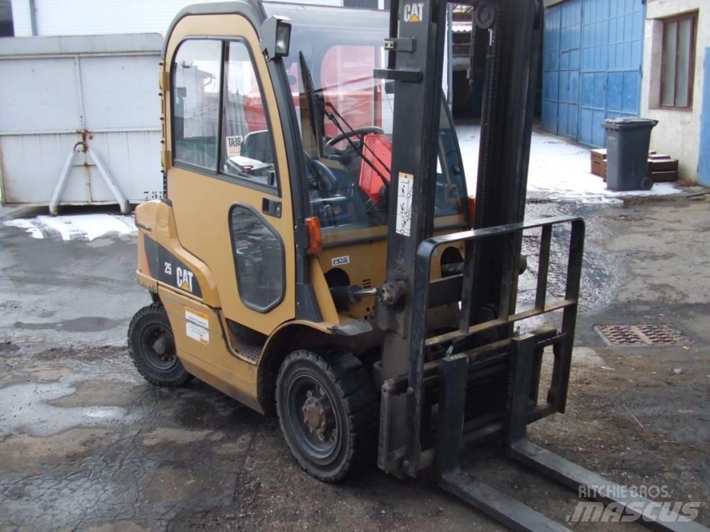 CAT lift truck DP25N Dieselmotviktstruckar