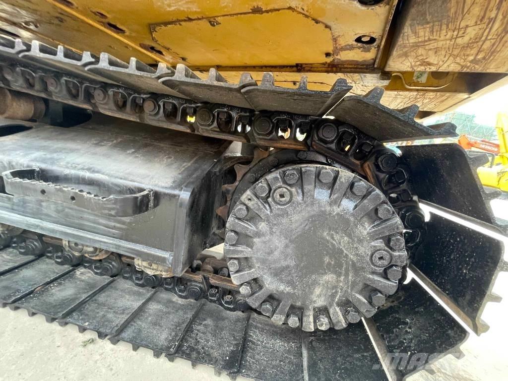 CAT 323 D Bandgrävare