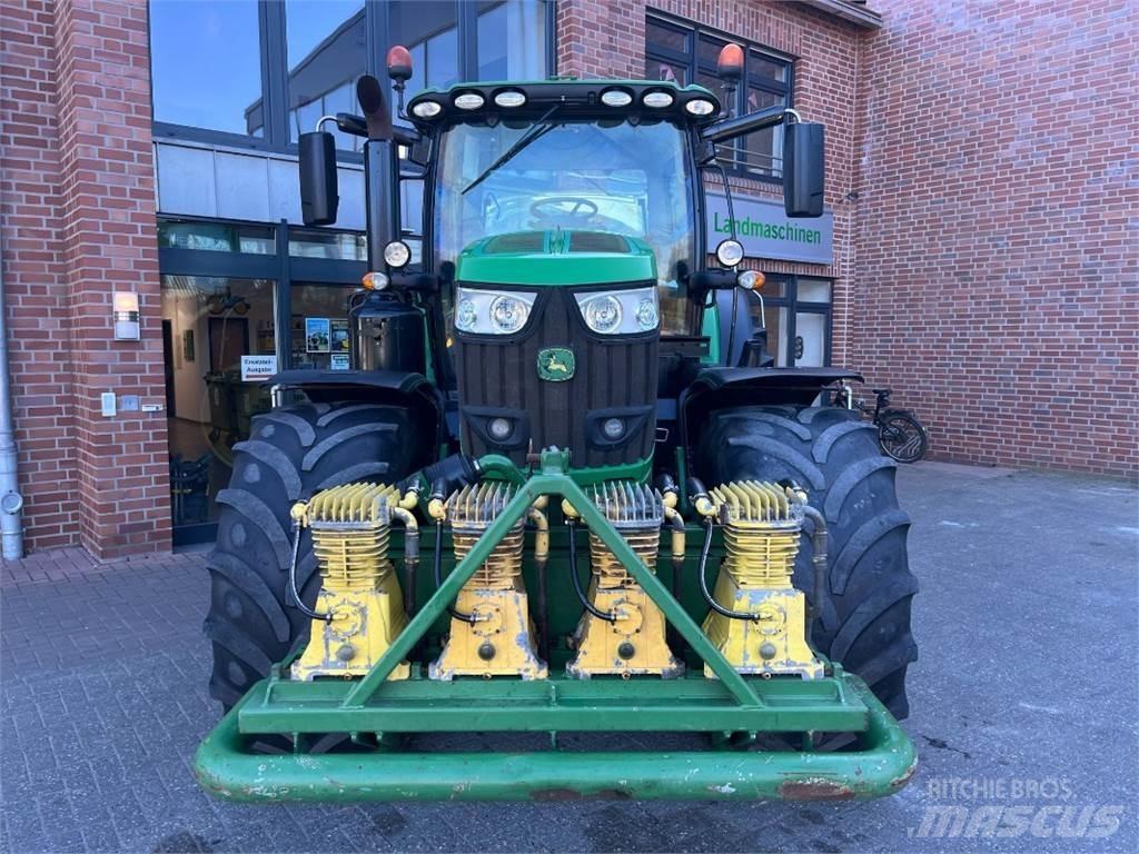 John Deere 6215R Traktorer