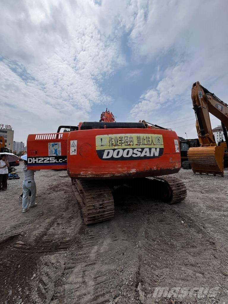 Doosan DH 225 LC-7 Bandgrävare