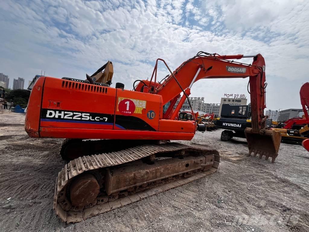 Doosan DH 225 LC-7 Bandgrävare