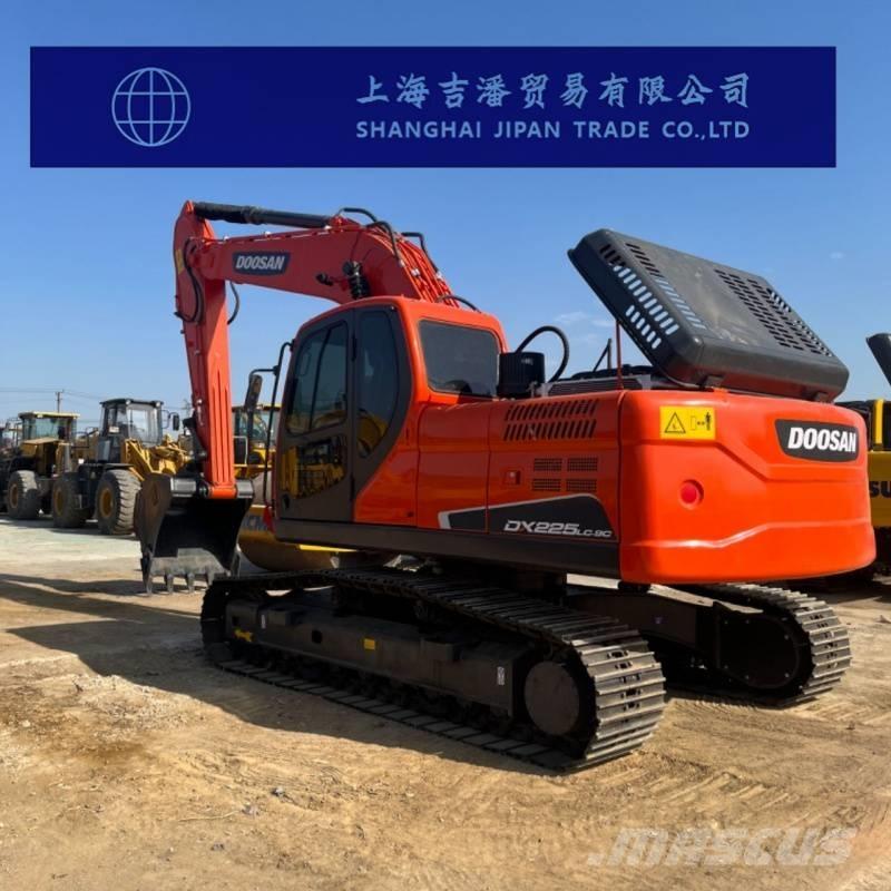 Doosan DX 225 Bandgrävare