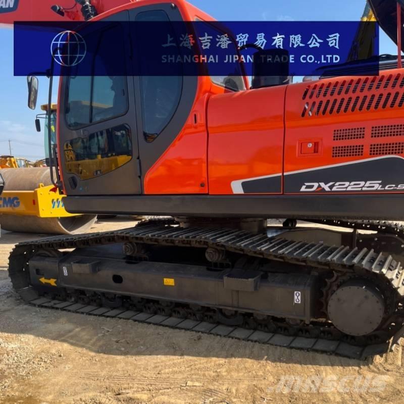Doosan DX 225 Bandgrävare