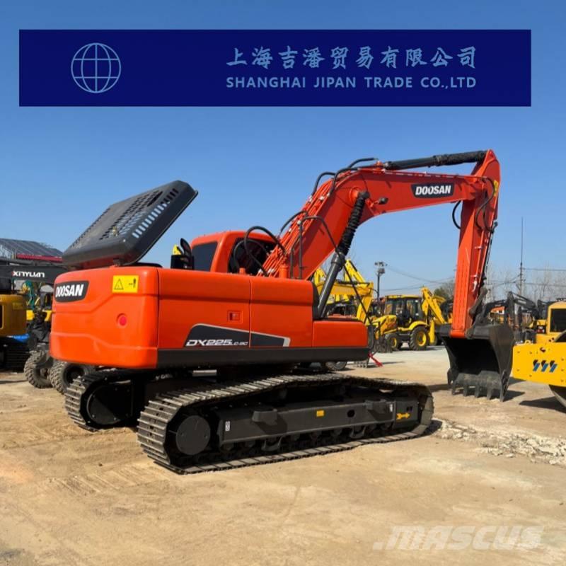 Doosan DX 225 Bandgrävare