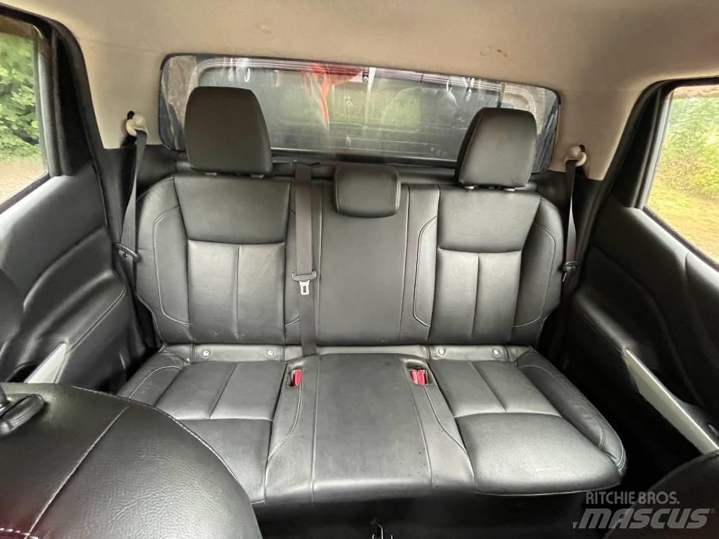Nissan Navara Flakbilar/Pickuper