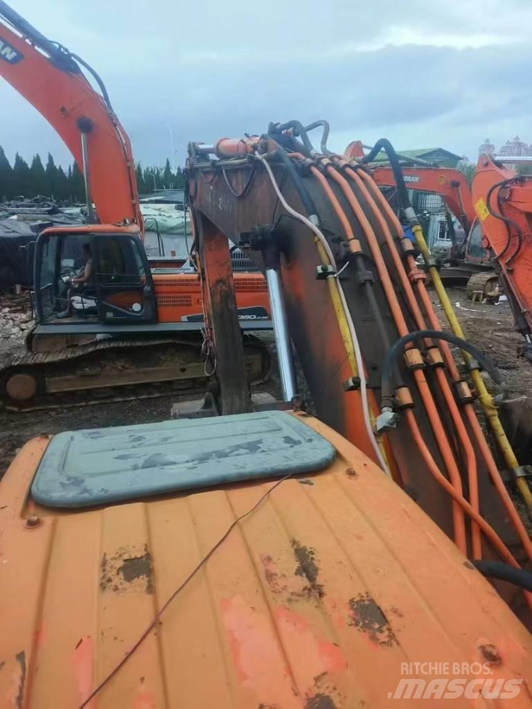 Doosan DX 260LC Bandgrävare