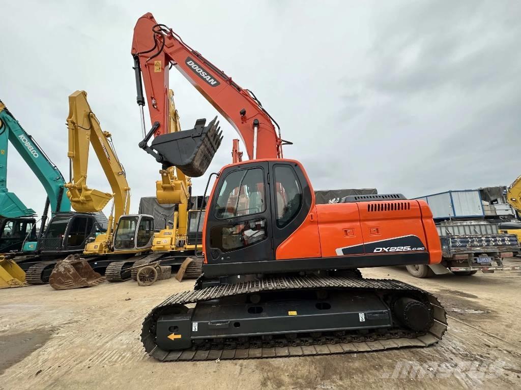 Doosan DX225LC-9C Bandgrävare