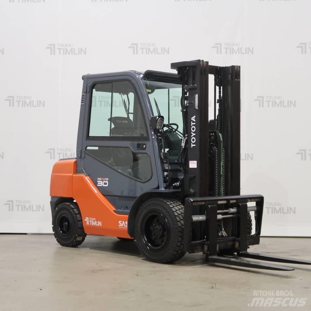 Toyota 02-8FDF30 Dieselmotviktstruckar