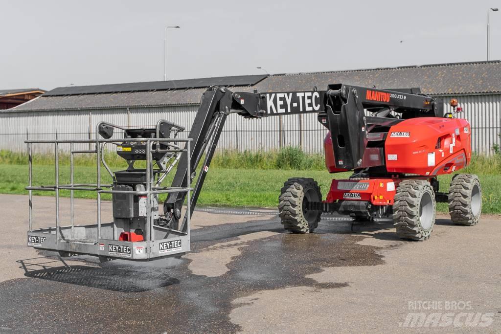 Manitou 200 ATJ e Bomliftar