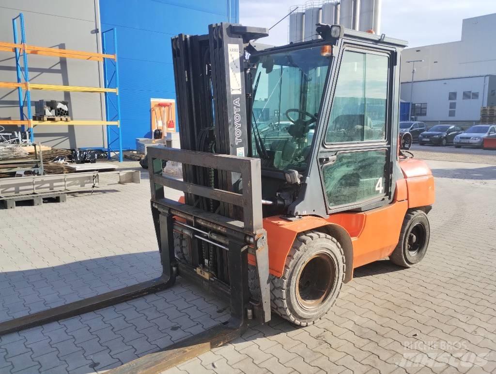 Toyota 02-8 FGJF 35 Gasolmotviktstruckar