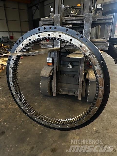 CAT M 316 BEARING Chassi och upphängning