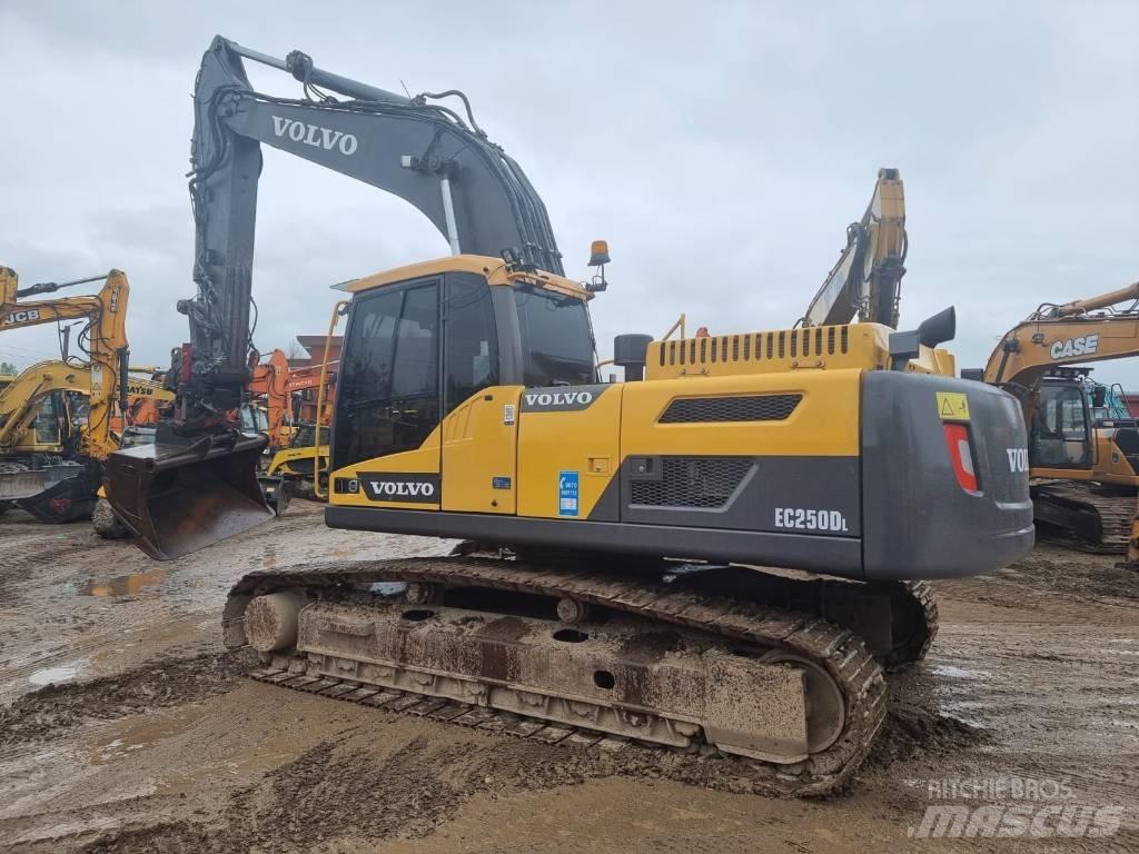 Volvo EC 250 D L Bandgrävare