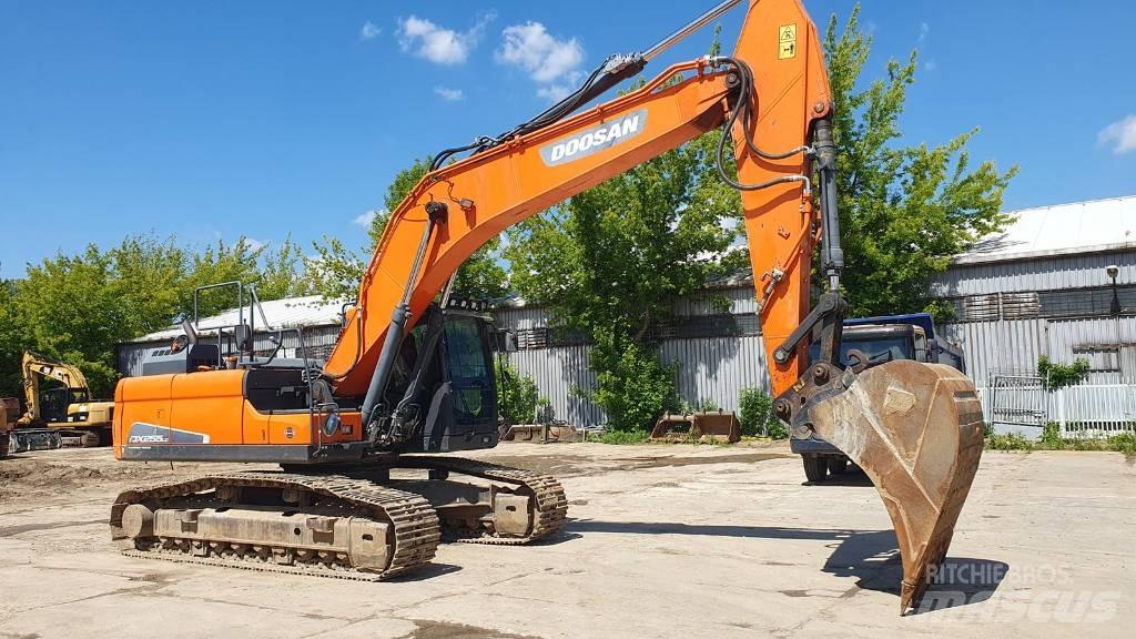 Doosan DX 255 LC-5 Bandgrävare