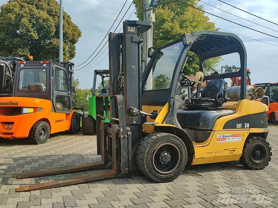 CAT GP30N Gasolmotviktstruckar