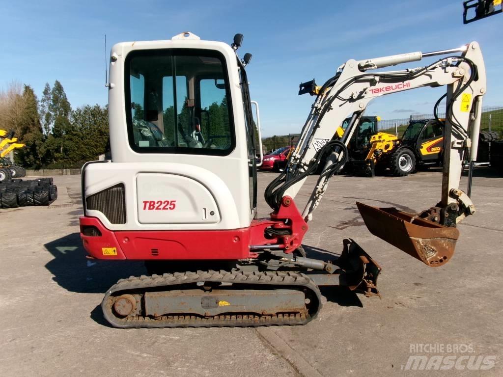 Takeuchi TB 225 Minigrävare < 7t