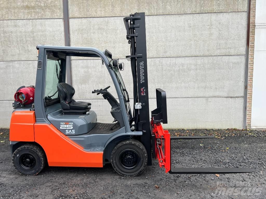 Toyota 02-8 FGF 25 Gasolmotviktstruckar