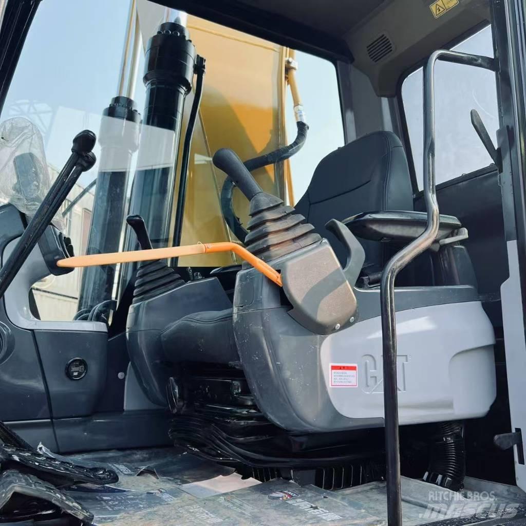 CAT 320 D2 L Bandgrävare