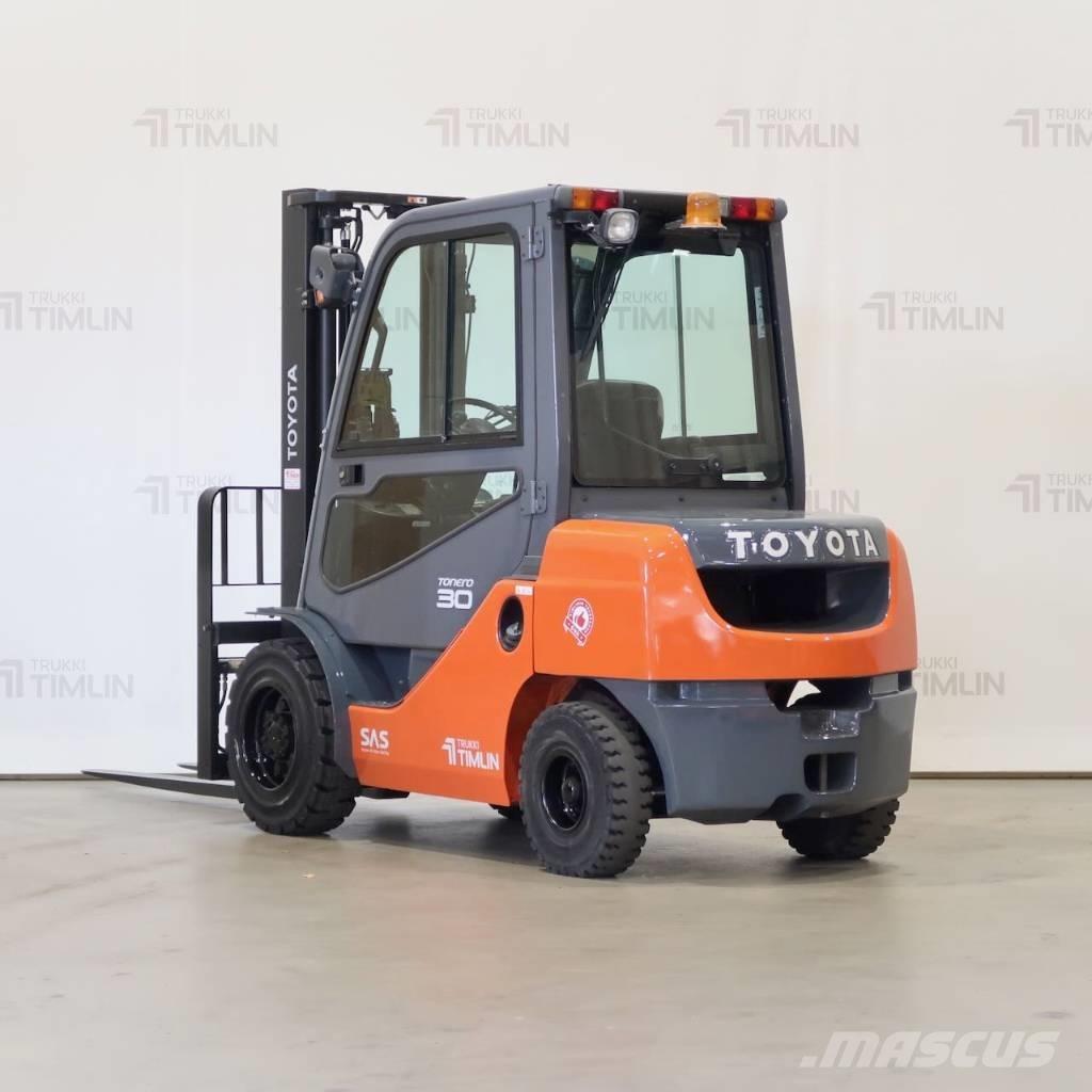 Toyota 02-8FDF30 Dieselmotviktstruckar