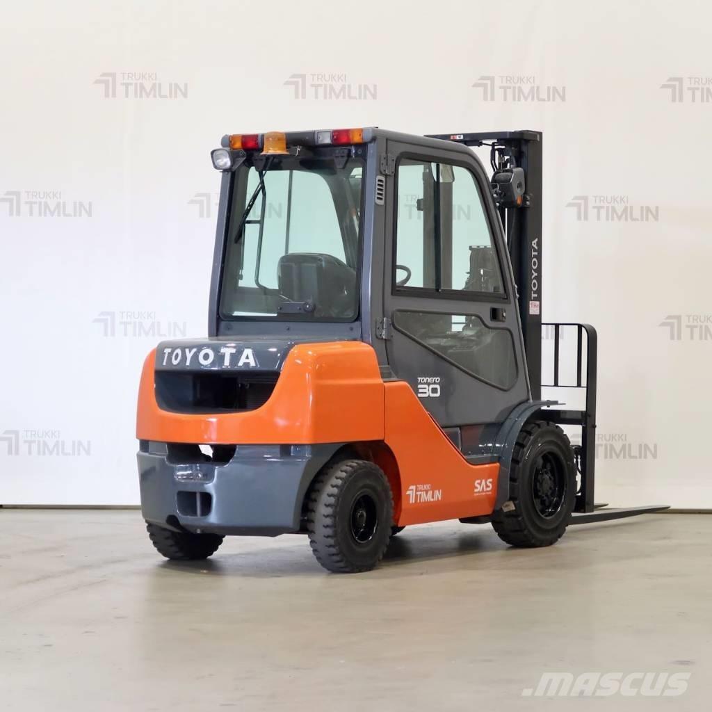 Toyota 02-8FDF30 Dieselmotviktstruckar