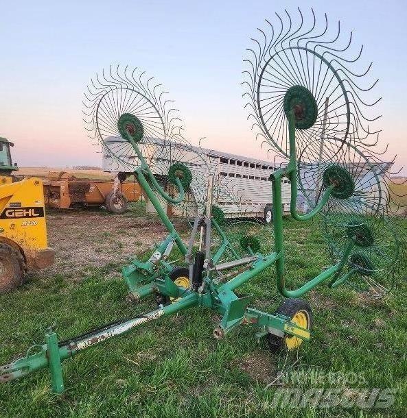 John Deere 702 Vändare och luftare