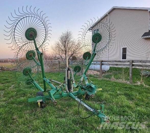 John Deere 702 Vändare och luftare