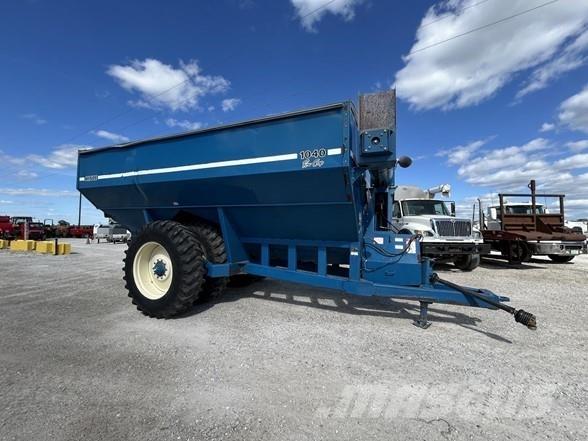 Kinze 1040 Spannmålsvagnar