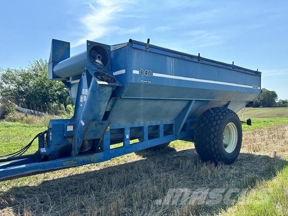 Kinze 840 Spannmålsvagnar