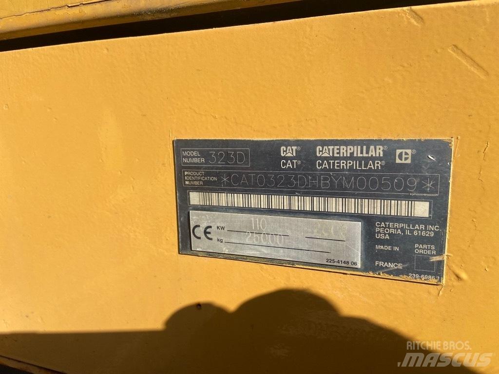 CAT 323 D Bandgrävare