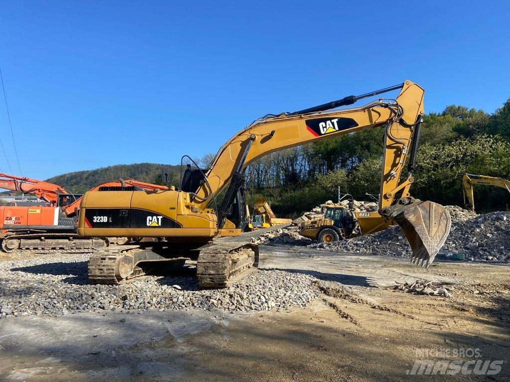 CAT 323 D Bandgrävare