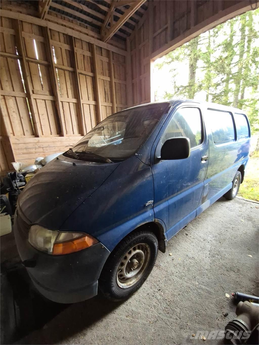 Toyota Hiace Lätta skåpbilar