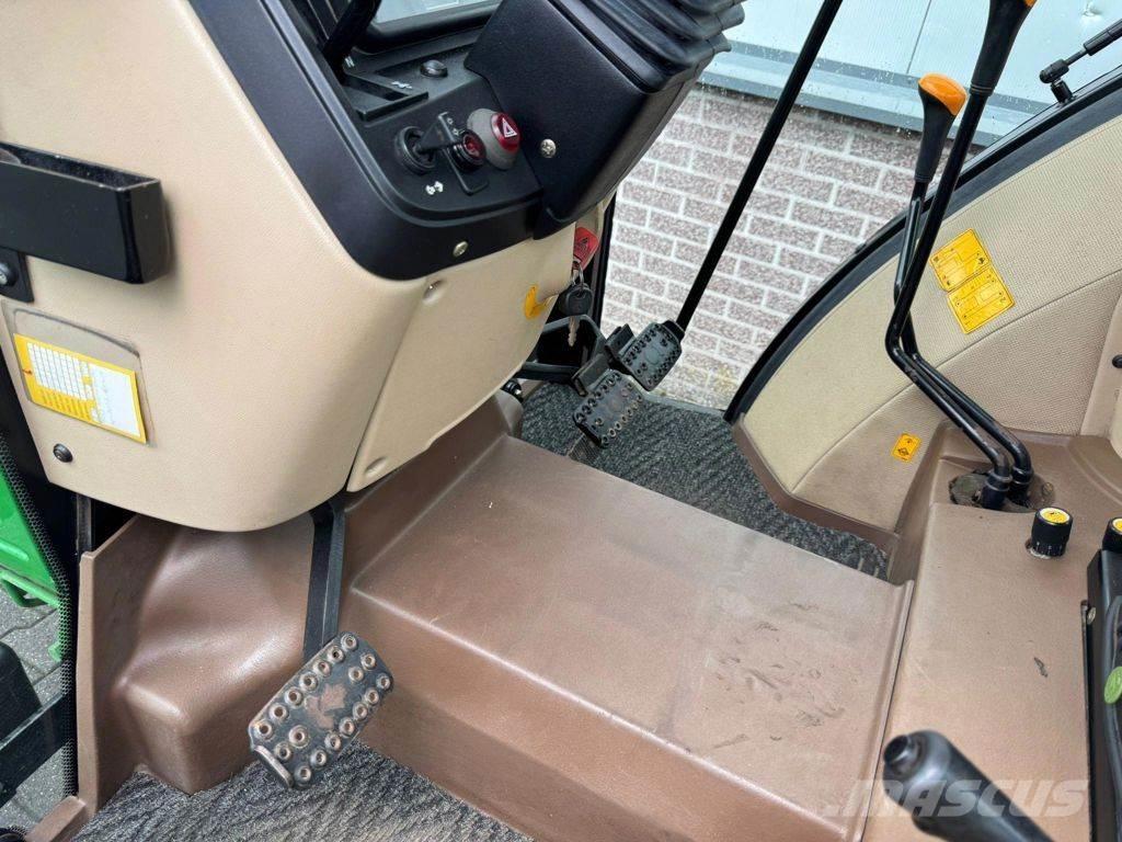 John Deere 5215 Personbilar