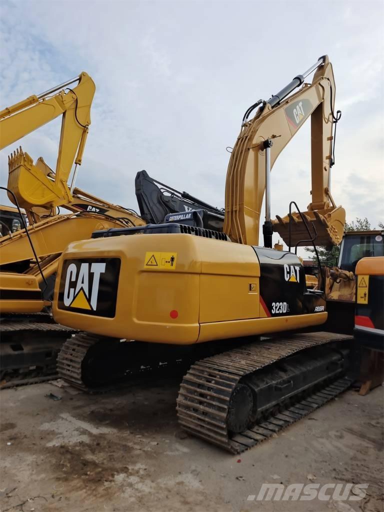 CAT 323 D Bandgrävare