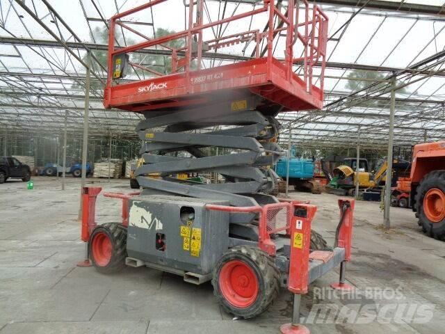 SkyJack SJ 6832 RT Saxliftar