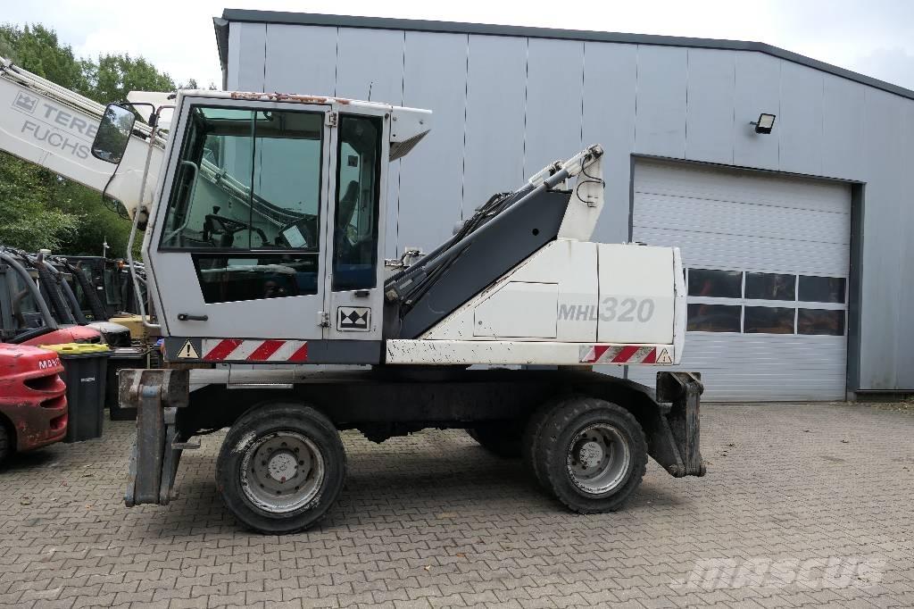 Fuchs MHL 320 Avfalls / industri hantering