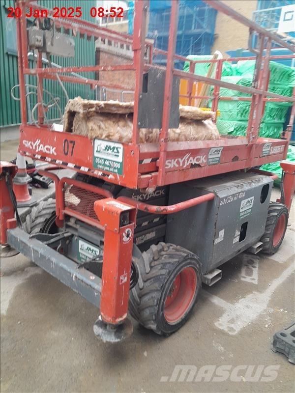 SkyJack 6832 RT Saxliftar