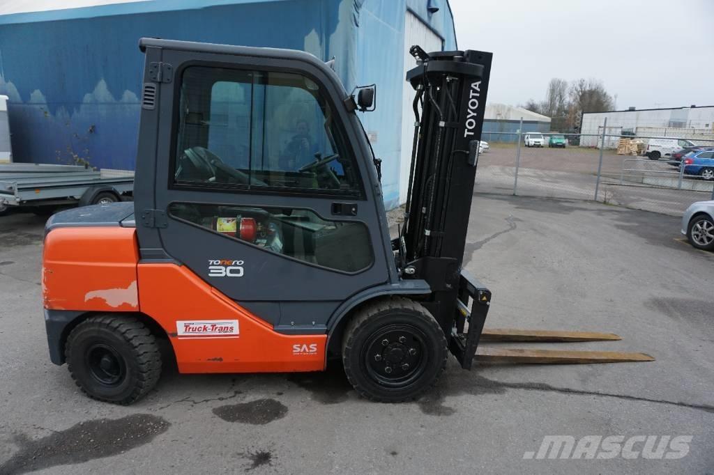 Toyota 52-8FDF30 Dieselmotviktstruckar