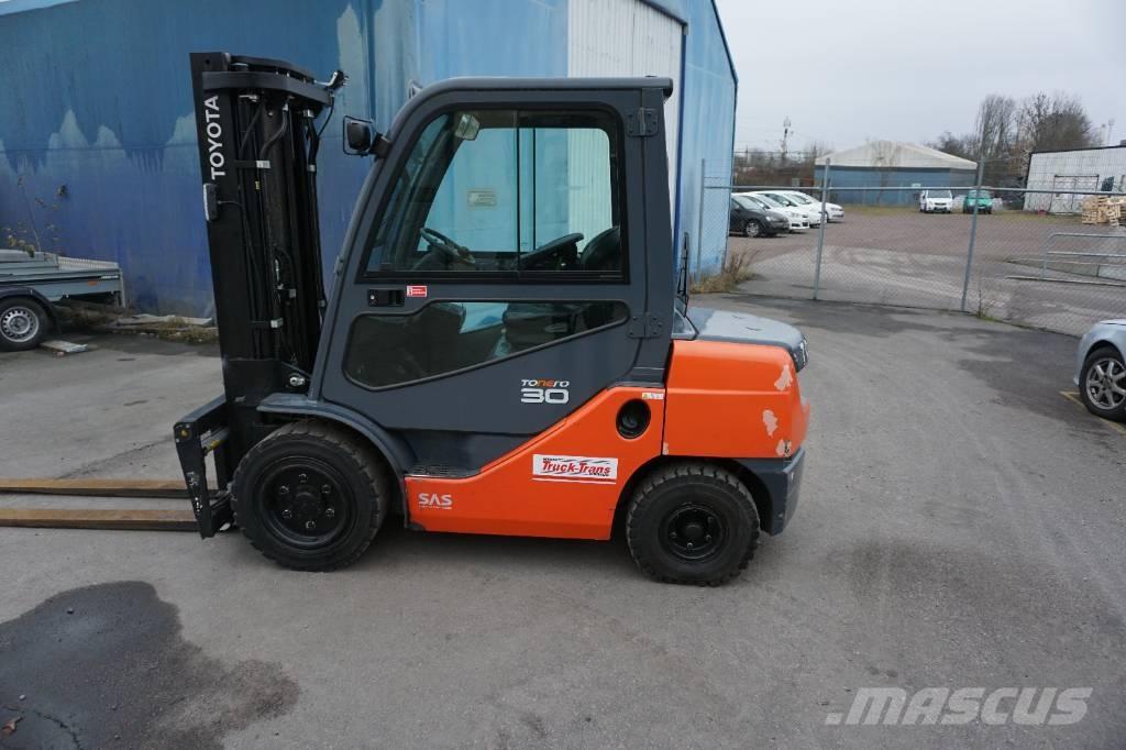 Toyota 52-8FDF30 Dieselmotviktstruckar