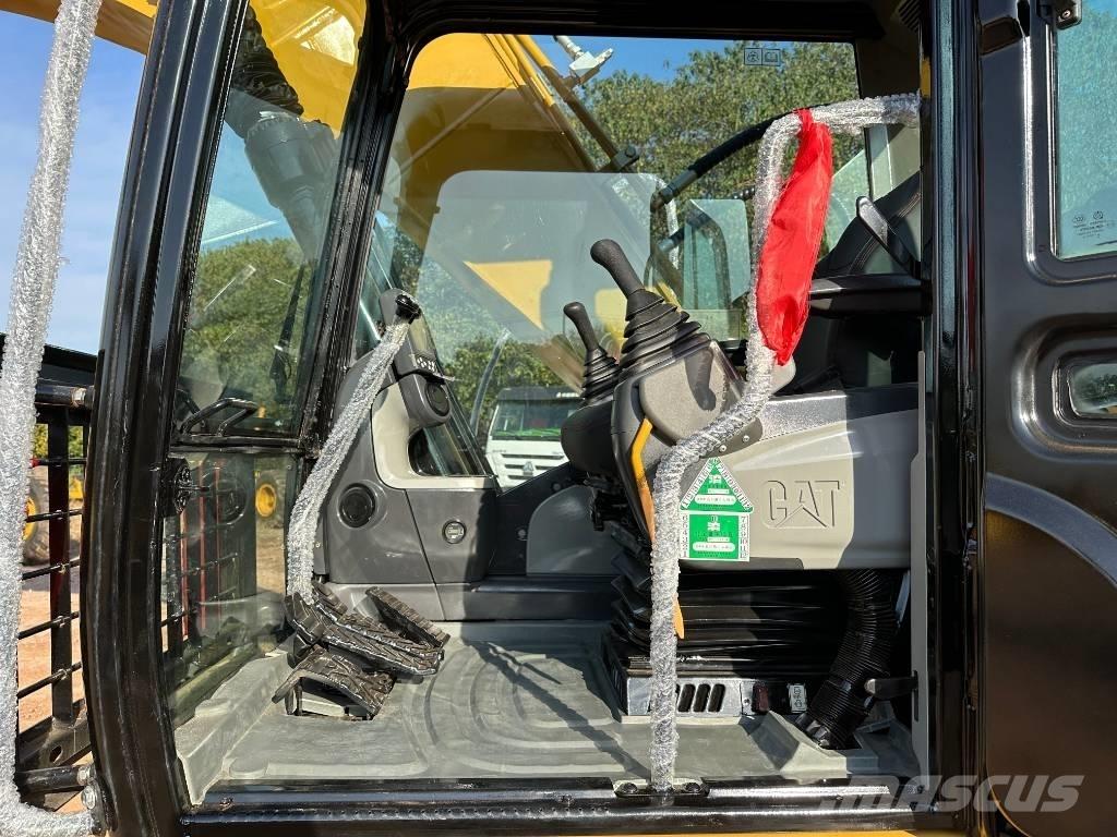 CAT 320 D L Bandgrävare