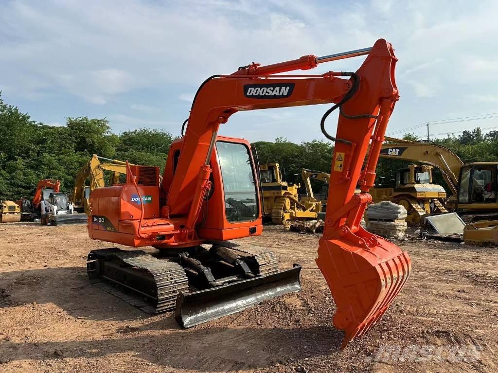 Doosan DH 80 Midigrävmaskiner 7t - 12t
