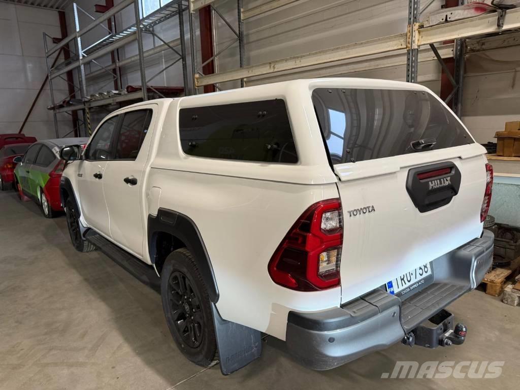 Toyota Hilux 2.8D Lätta skåpbilar