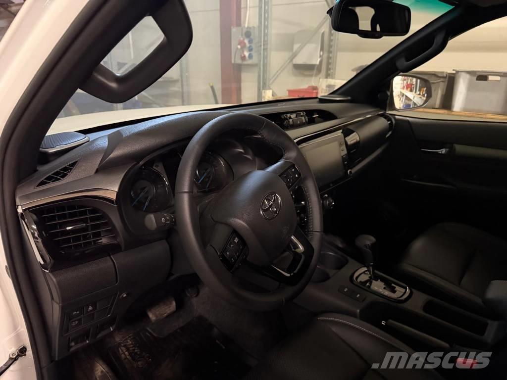 Toyota Hilux 2.8D Lätta skåpbilar