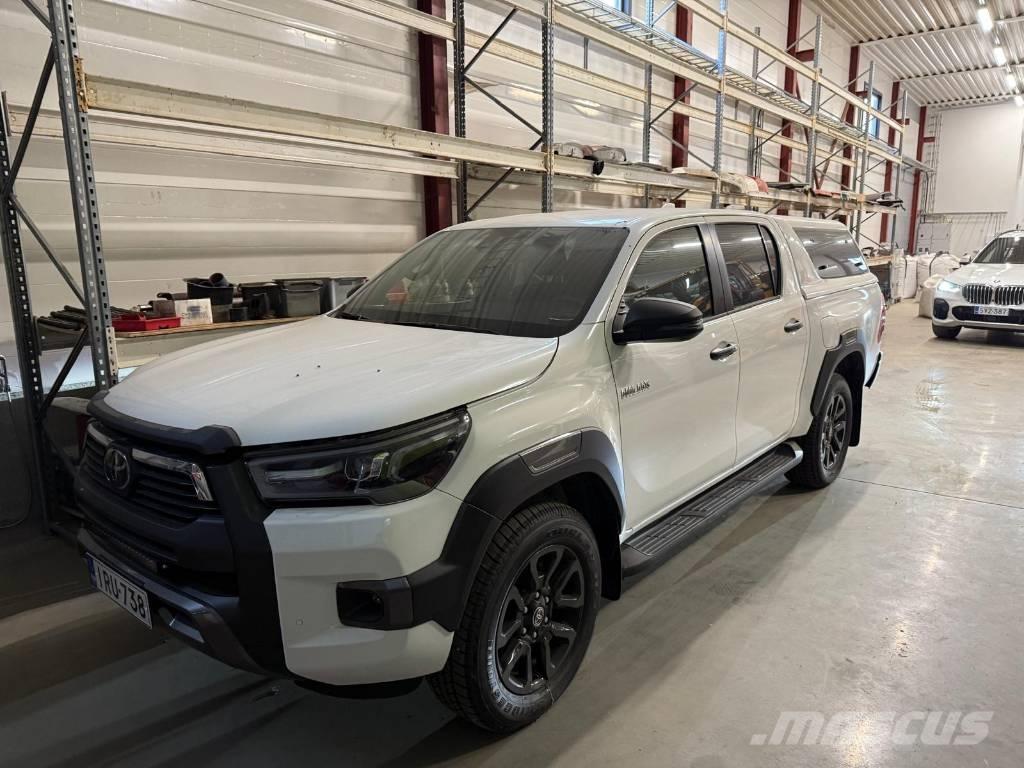 Toyota Hilux 2.8D Lätta skåpbilar