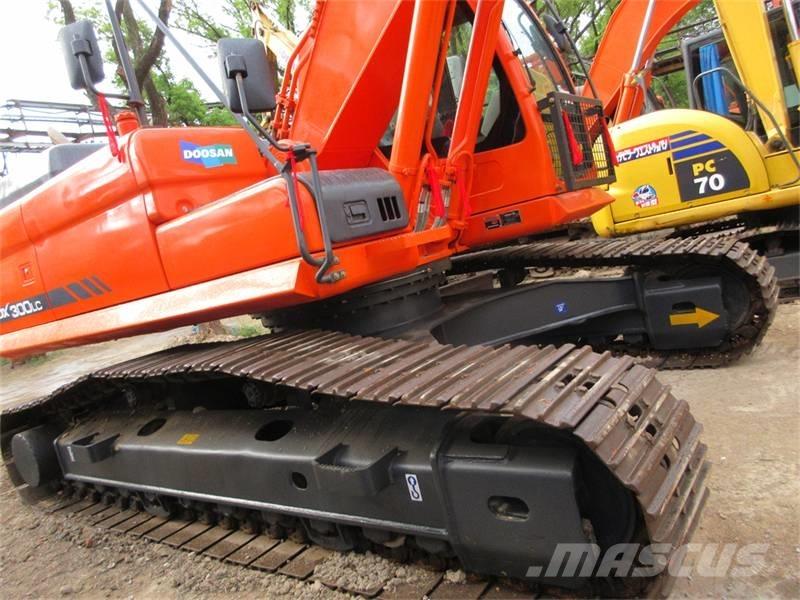 Doosan DX 300 Bandgrävare
