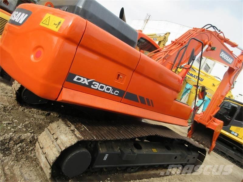 Doosan DX 300 Bandgrävare