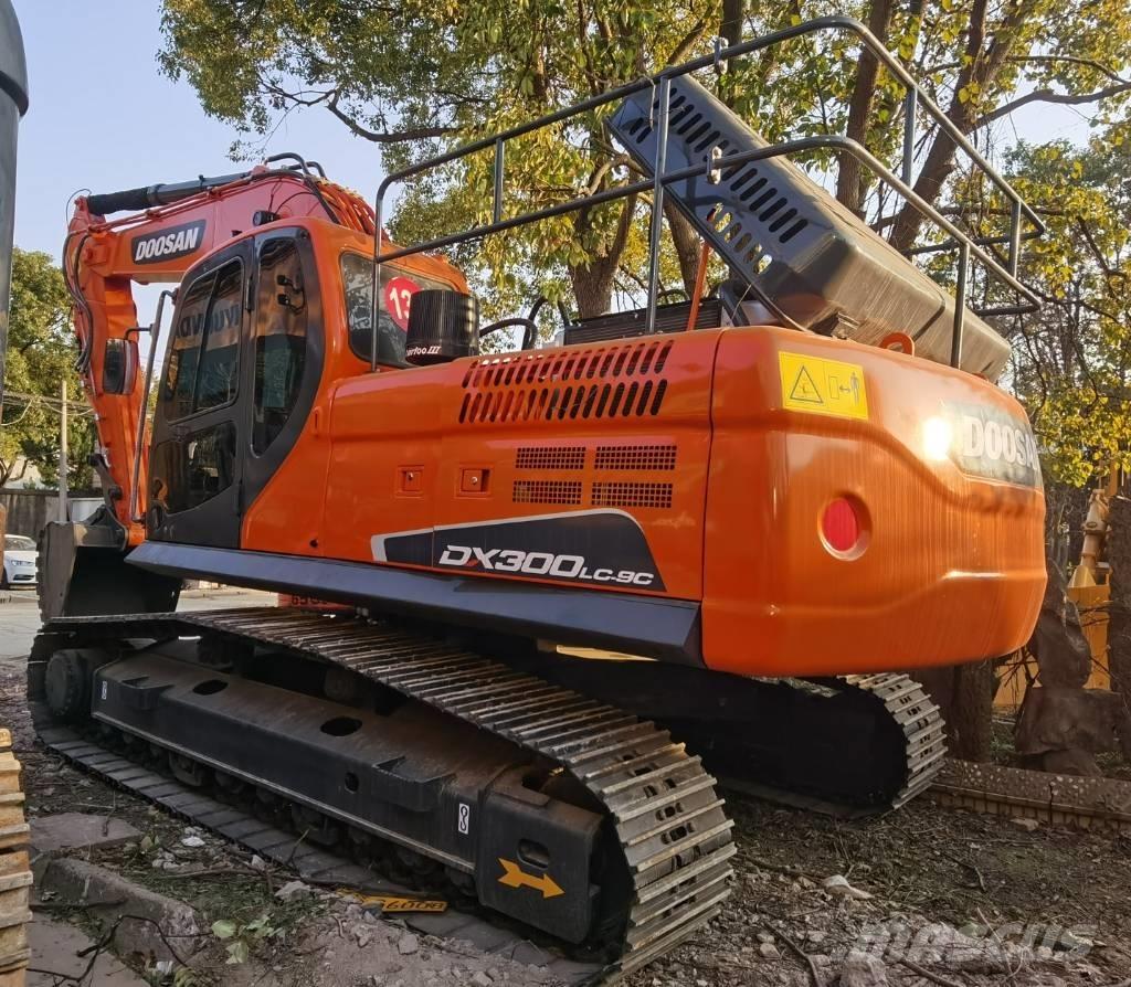 Doosan DX 300 LC Bandgrävare