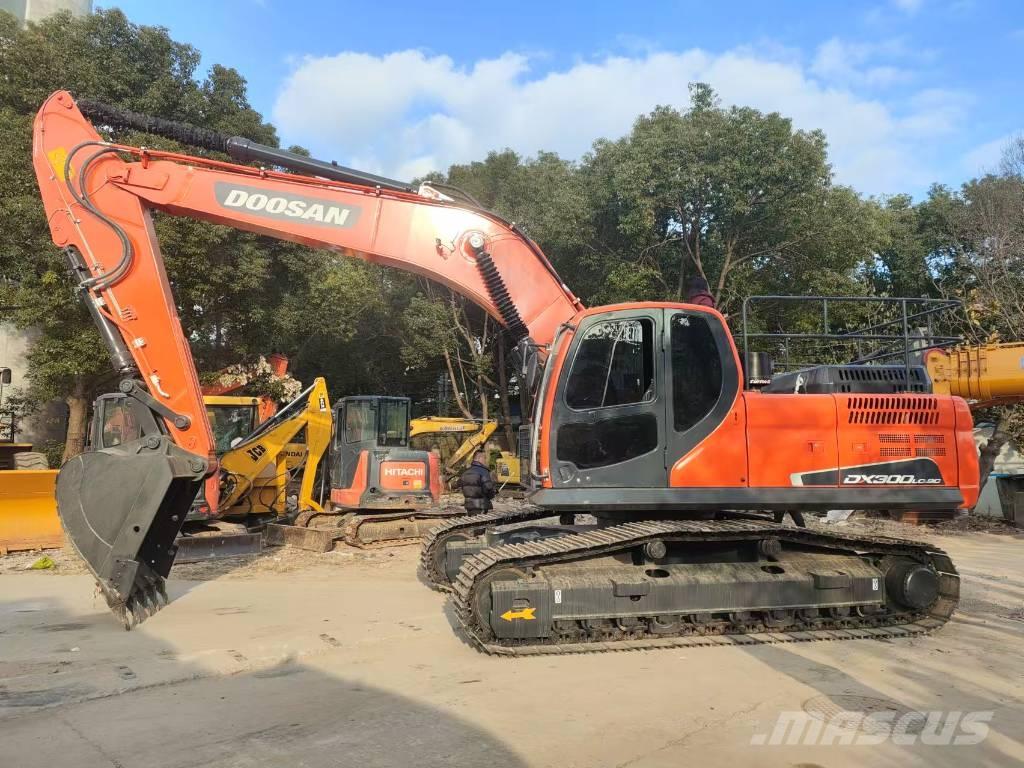 Doosan DX 300 LC Bandgrävare