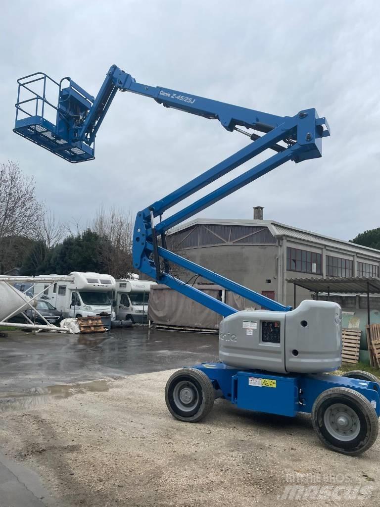 Genie Z 45/25 DC Bomliftar