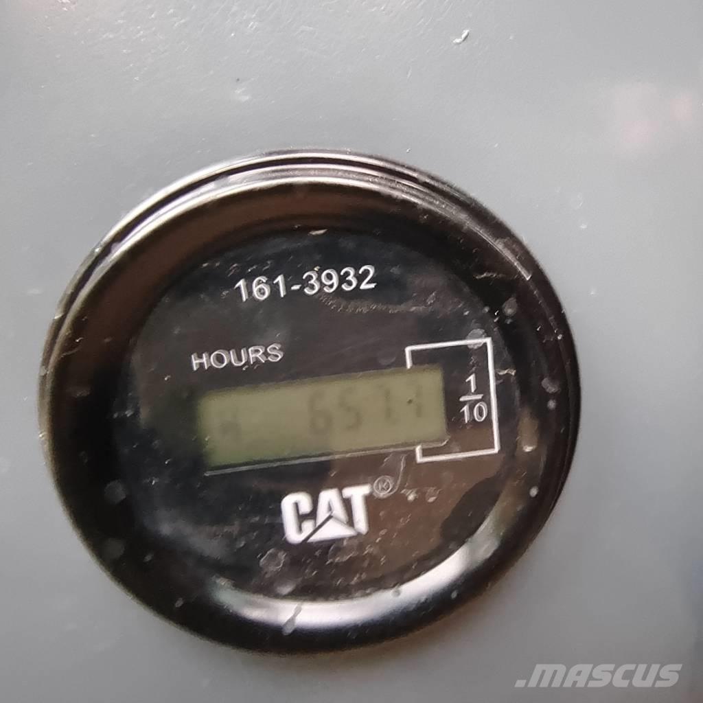 CAT 320 D2L Bandgrävare