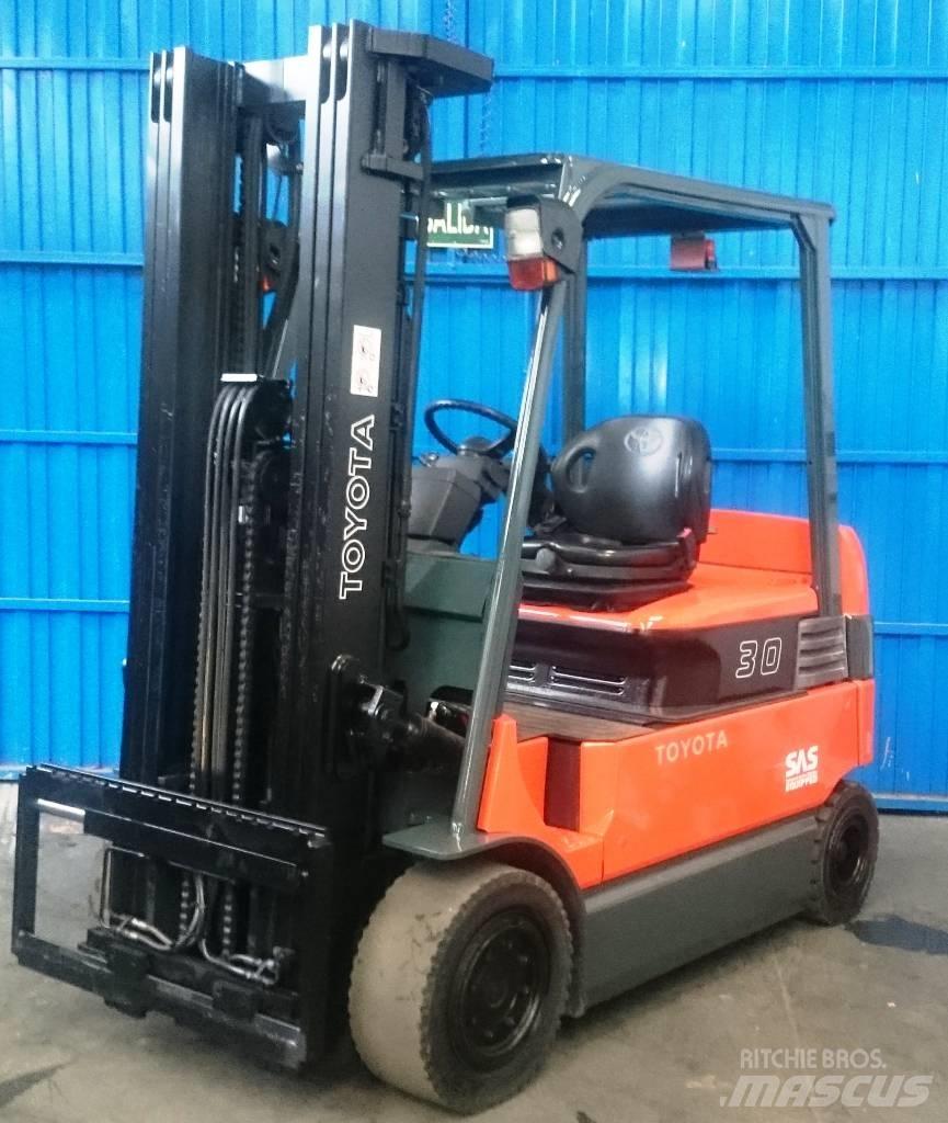 Toyota 7 FBMF 30 Elmotviktstruckar